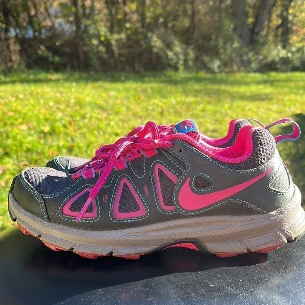 NIKE Alvord 10 Sneakers Womens size 6 Pink/Gray